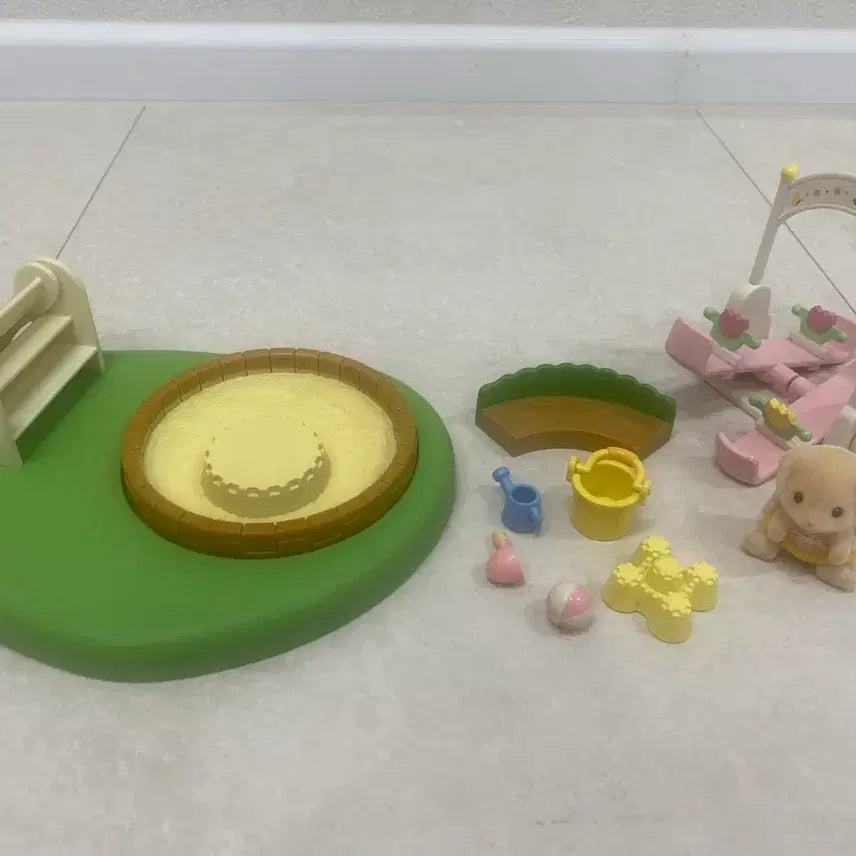[BUNJANG] Sylvanian Families Old Sandpit &amp; Pool (2636) with Tulip Seesaw / 실바니안 올드 모래놀이터 &amp; 풀장 (2636)