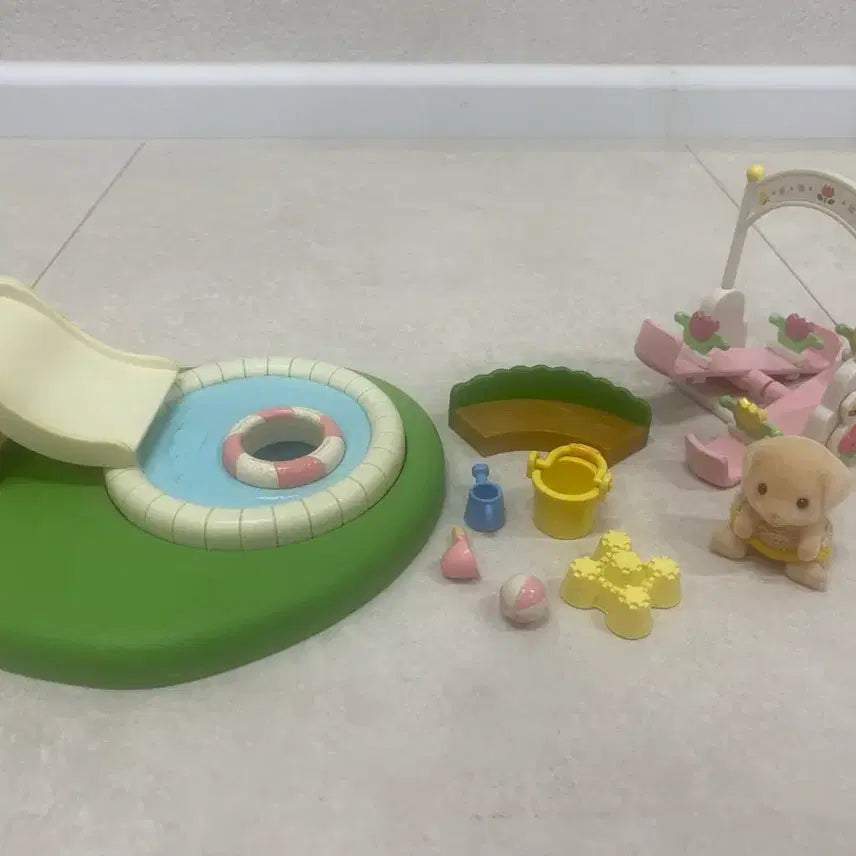 [BUNJANG] Sylvanian Families Old Sandpit &amp; Pool (2636) with Tulip Seesaw / 실바니안 올드 모래놀이터 &amp; 풀장 (2636)