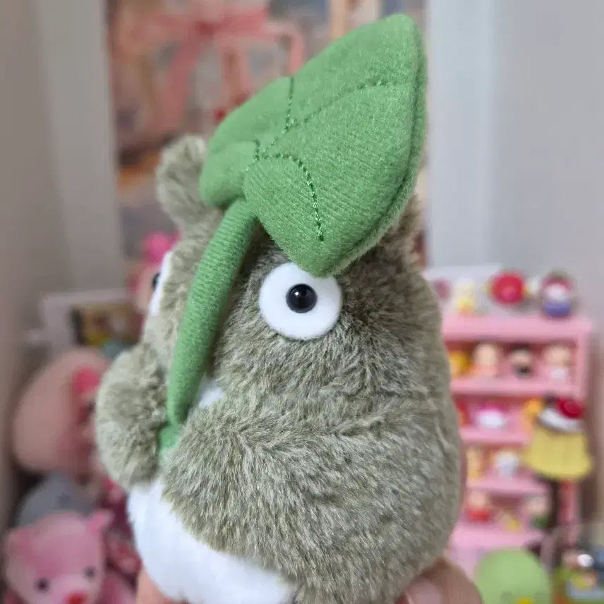 [BUNJANG] Ghibli Large Totoro Doll with Leaf / 지브리 나뭇잎 대토토로 인형