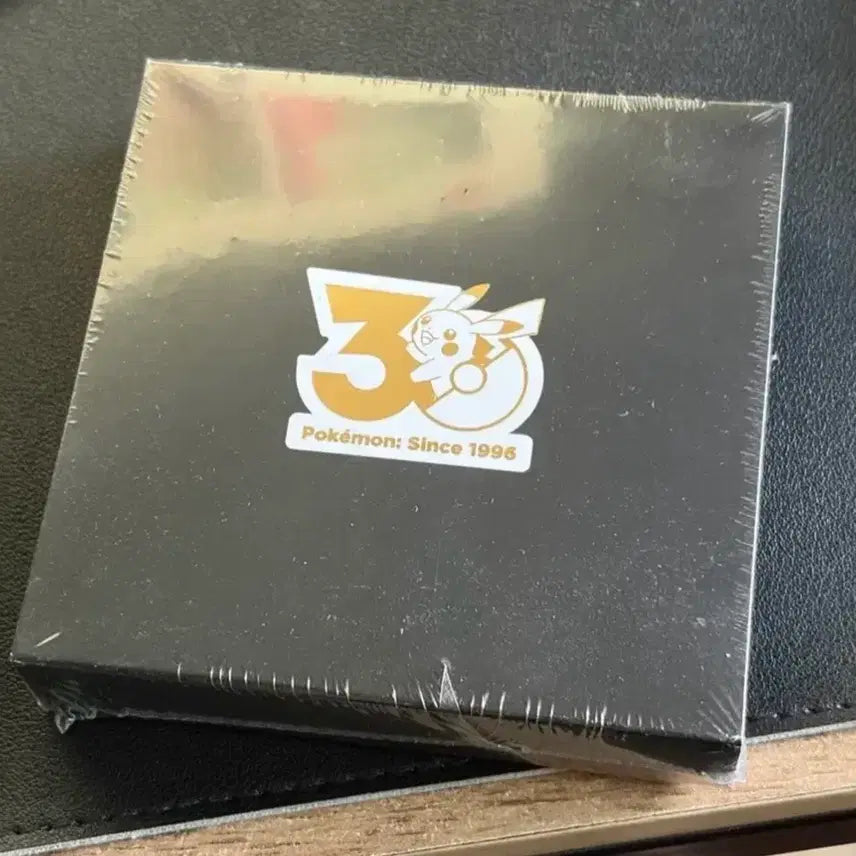 [BUNJANG] Pokemon 30th Anniversary Logo Badge July (Sealed) / 포켓몬스터 30주년 기념 로고 뱃지 7월 (미개봉)