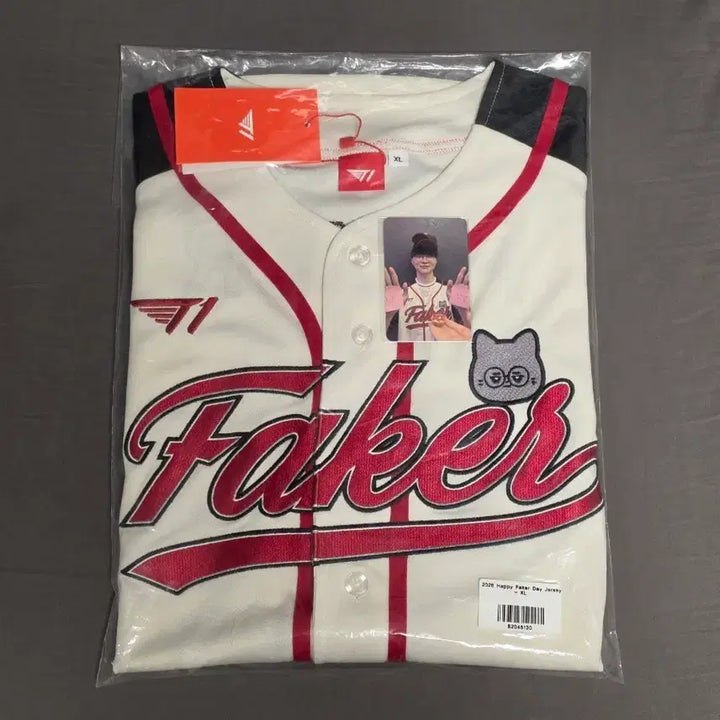 [BUNJANG] T1 Faker Birthday Jersey Uniform XL with Photocard / [XL] 페이커 생일 져지 유니폼 T1 포토카드 포함