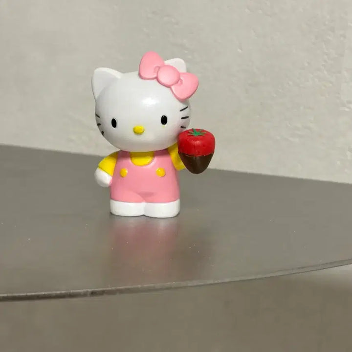 [BUNJANG] Vintage Hello Kitty Strawberry Figurines / 고전키티피규어 딸기피규어