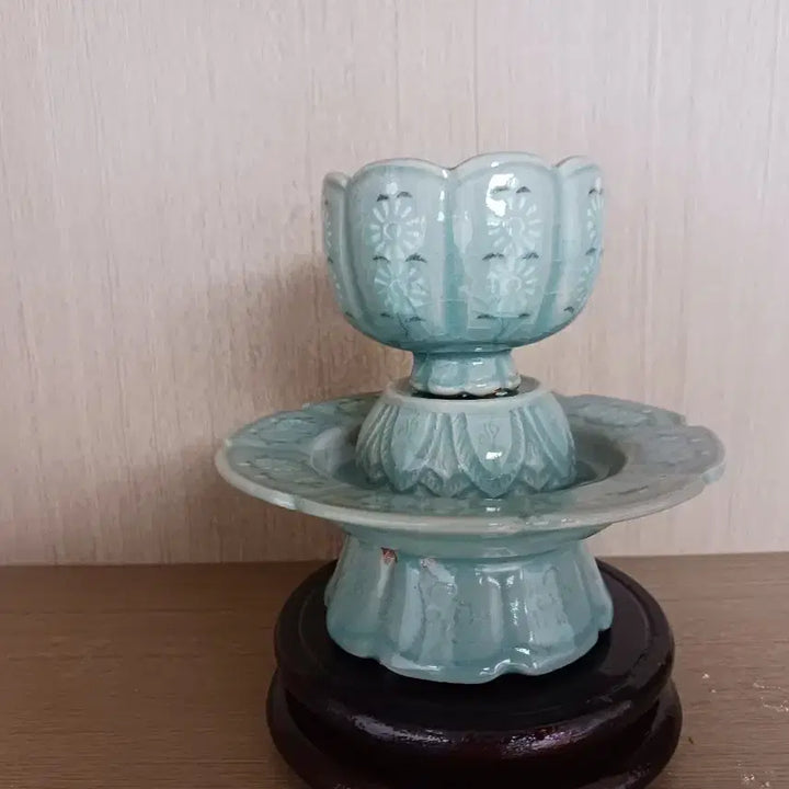 [BUNJANG] Goryeo Celadon Chrysanthemum Inlaid Design Tea Bowl Stand / 고려청자연화 국화문  잔잔대