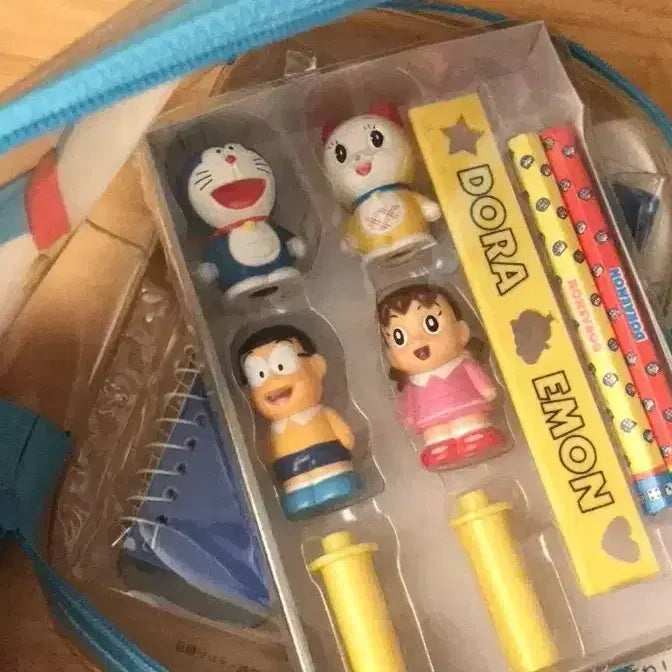 [BUNJANG] Rare Japanese Classic Doraemon Translucent Pouch &amp; Pencil Case Figure Set / 레어! 일본 고전 도라에몽 뽀용뽀용 반투명 파우치 필통 피규어 세트