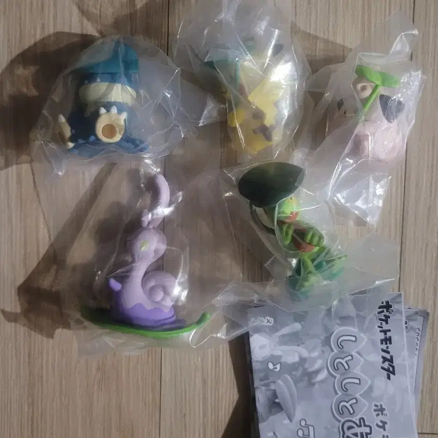 [BUNJANG] Pokemon "Gently Falling Rain" Gacha Figure Set (5 Types, Sealed) / 포켓몬 보슬보슬 비 피하기 가챠 피규어 5종 미개봉 나무지기 피카츄 등