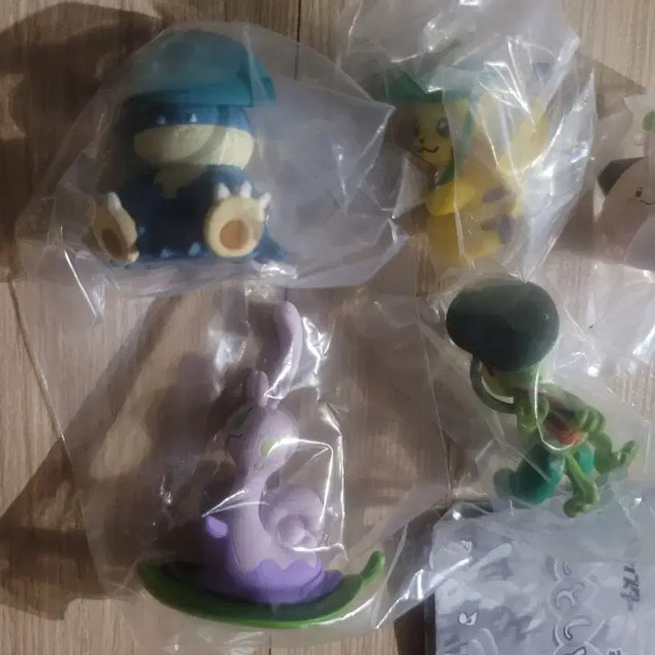 [BUNJANG] Pokemon "Gently Falling Rain" Gacha Figure Set (5 Types, Sealed) / 포켓몬 보슬보슬 비 피하기 가챠 피규어 5종 미개봉 나무지기 피카츄 등
