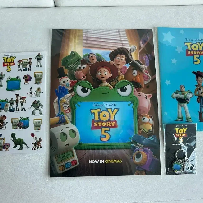 [BUNJANG] Toy Story 5 Premiere Goods Set: Key Tag, Keyring, Sticker, File, CineQ Poster / 토이 스토리 5 시사회 굿즈 세트 키태그 키링 스티커 파일 씨네큐 포스터