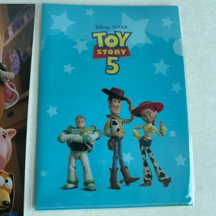 [BUNJANG] Toy Story 5 Premiere Goods Set: Key Tag, Keyring, Sticker, File, CineQ Poster / 토이 스토리 5 시사회 굿즈 세트 키태그 키링 스티커 파일 씨네큐 포스터