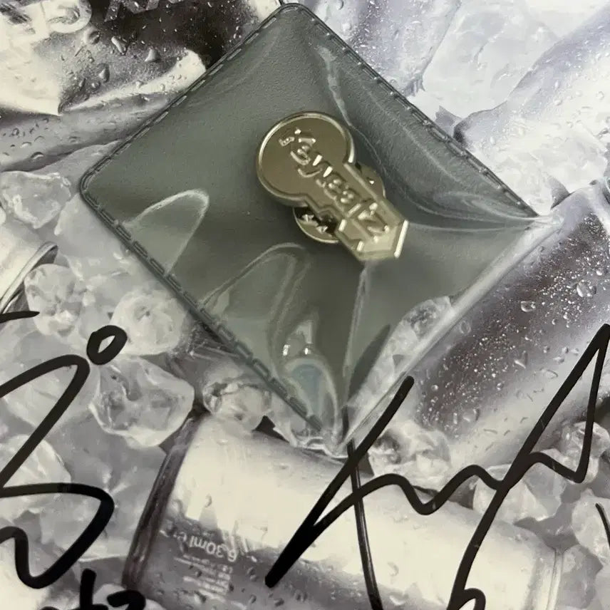 [BUNJANG] Keyveatz Signed Album + Badge / 키비츠 Keyveatz 친필 싸인 앨범+뱃지