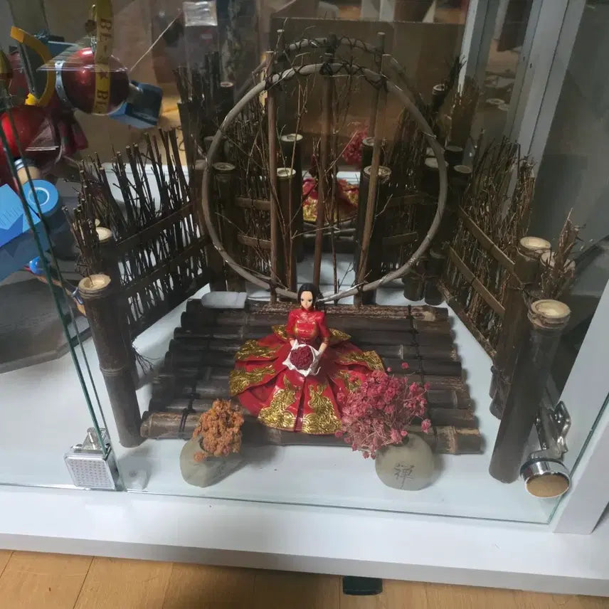 [BUNJANG] Boa Hancock Diorama Figure with Lighting / 보아핸콕 + 디오라마(조명O) 팝니다