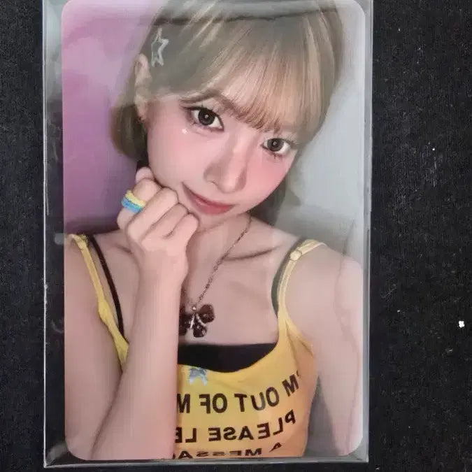 [BUNJANG] LeSserafim Kazuha Pretty Girl Studio Photocard / 리센느 프리티걸 메이 공방 포카 양도합니다.