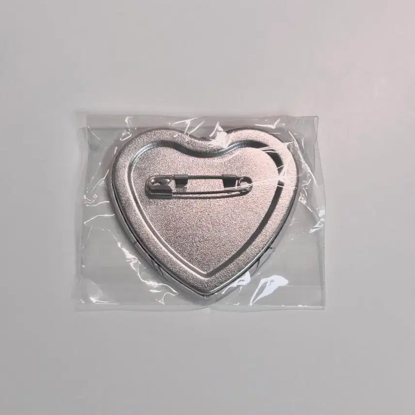 [BUNJANG] Miko Characters Mousse Heart Can Badge / 미코캐릭터즈 무스 하트 캔뱃지