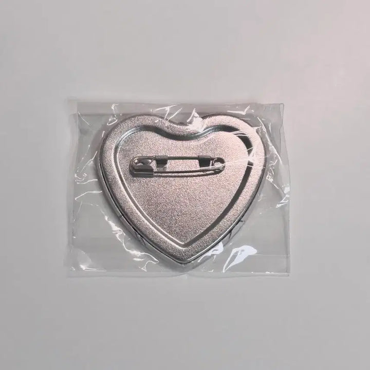 [BUNJANG] Miko Characters Mousse Heart Can Badge / 미코캐릭터즈 무스 하트 캔뱃지