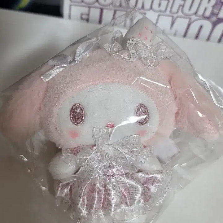 [BUNJANG] Sanrio My Melody Shiroichigo Mascot Doll (Reissue Version) / [산리오] 마이멜로디 시로이치고 재발매 버젼 마스코트 인형