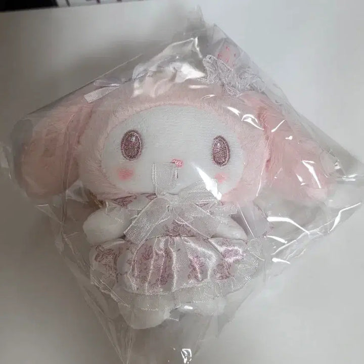 [BUNJANG] Sanrio My Melody Shiroichigo Mascot Doll (Reissue Version) / [산리오] 마이멜로디 시로이치고 재발매 버젼 마스코트 인형