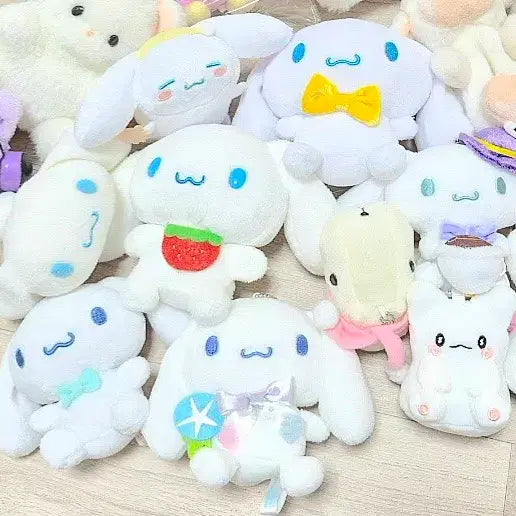 [BUNJANG] Vintage Lying Cinnamoroll Plush Doll / 고전 빈티지 엎드린 시나모롤 인형