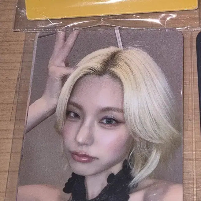 [BUNJANG] ITZY Concert MIDZY Dome Photocard + Ryujin Name Tag / 있지 콘서트 믿지존 포카 + 류진 명찰