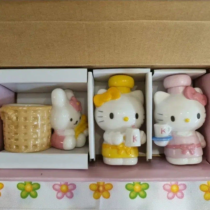 [BUNJANG] Sanrio Kitty &amp; Mimi Chef Cookware Set with Rabbit Toothpick Basket / 고전 키티 키티와 미미 셰프 요리사 도기 피규어 빈티지