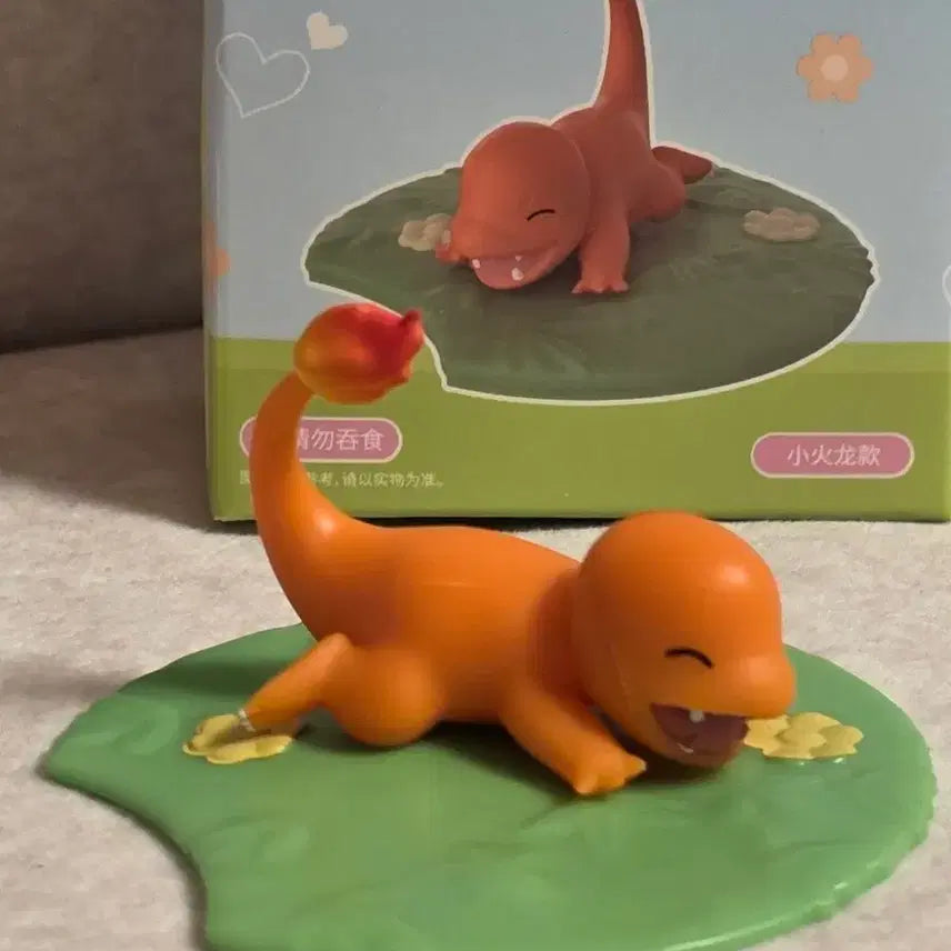 [BUNJANG] Pokemon Charmander Pyra Figure &amp; Pokemon Cards (Gold Mew, Mewtwo) / 새상품) 포켓몬 파이리 피규어 피카쥬 리자몽 퍼켓몬카드 황금 뮤 뮤츠