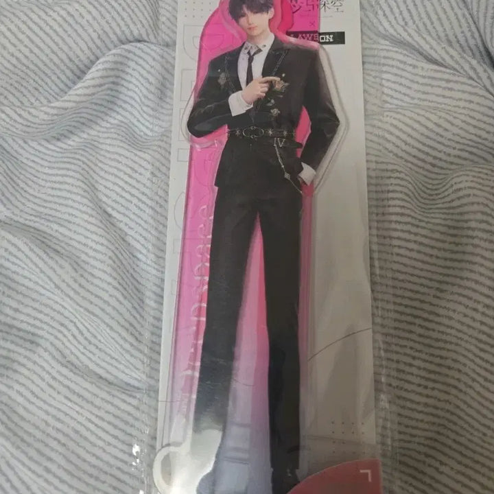 [BUNJANG] Love and Deepspace Giuk Lawson Acrylic Stand / 러브앤딥스페이스 럽딥 기욱 로손 아크릴스탠드 판매합니다