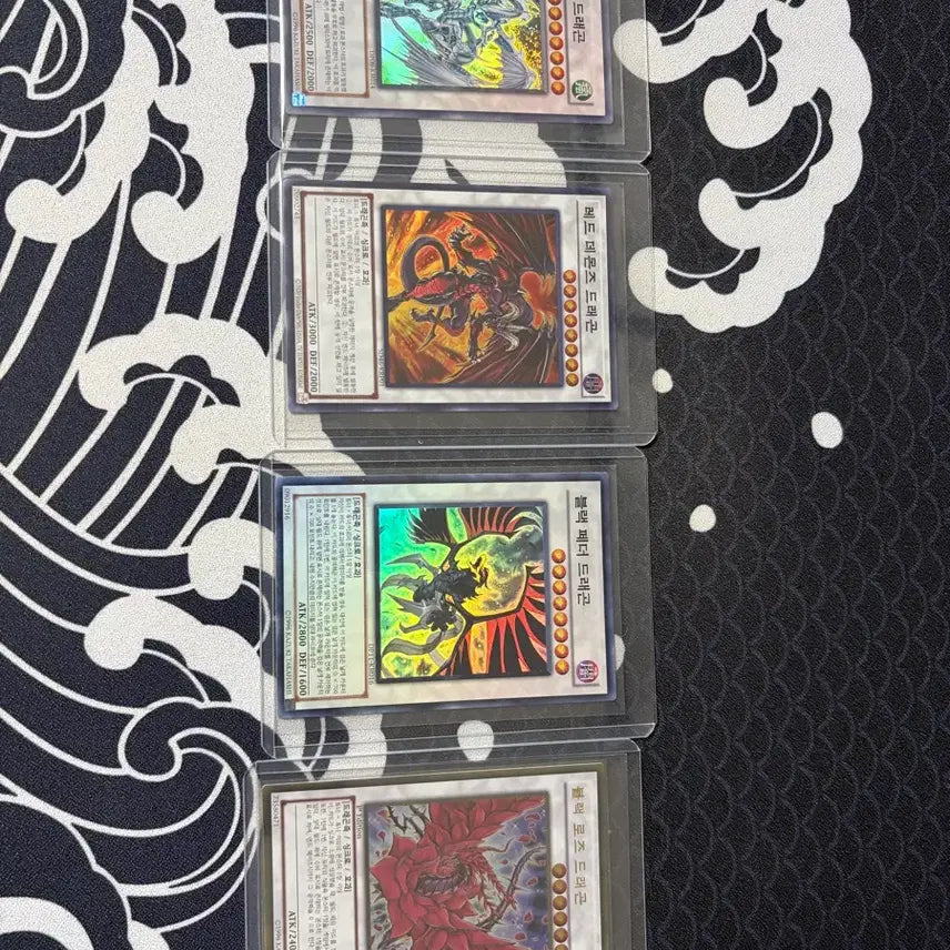 [BUNJANG] Yu-Gi-Oh! Stardust Dragon, Red-Eyes Darkness Metal Dragon, Blackwing - Shura the Flameful, Black Rose Dragon 1st Edition Gold Rare Bundle Set / 유희왕 스타더스트 레드데몬즈 블랙페더 슈레 블랙로즈 1st 골레 팝니다