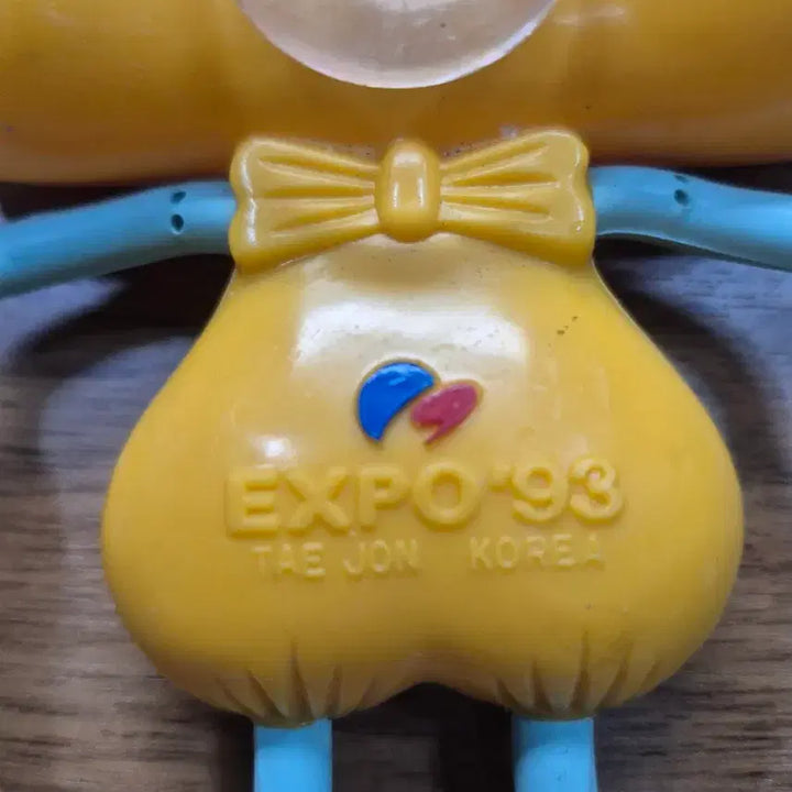 [BUNJANG] 1993 Daejeon Expo Mascot Photo Holder Set (Pink &amp; Yellow) / 1993년 대전엑스포스 인형 사진꽂이 핑크 옐로우 세트2점 일괄