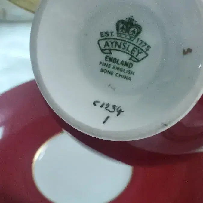 [BUNJANG] Antique Teacup Set with Sailing Ship Illustration / 앤틱 찻잔 세트 붉은색 빈티지 선박 그림