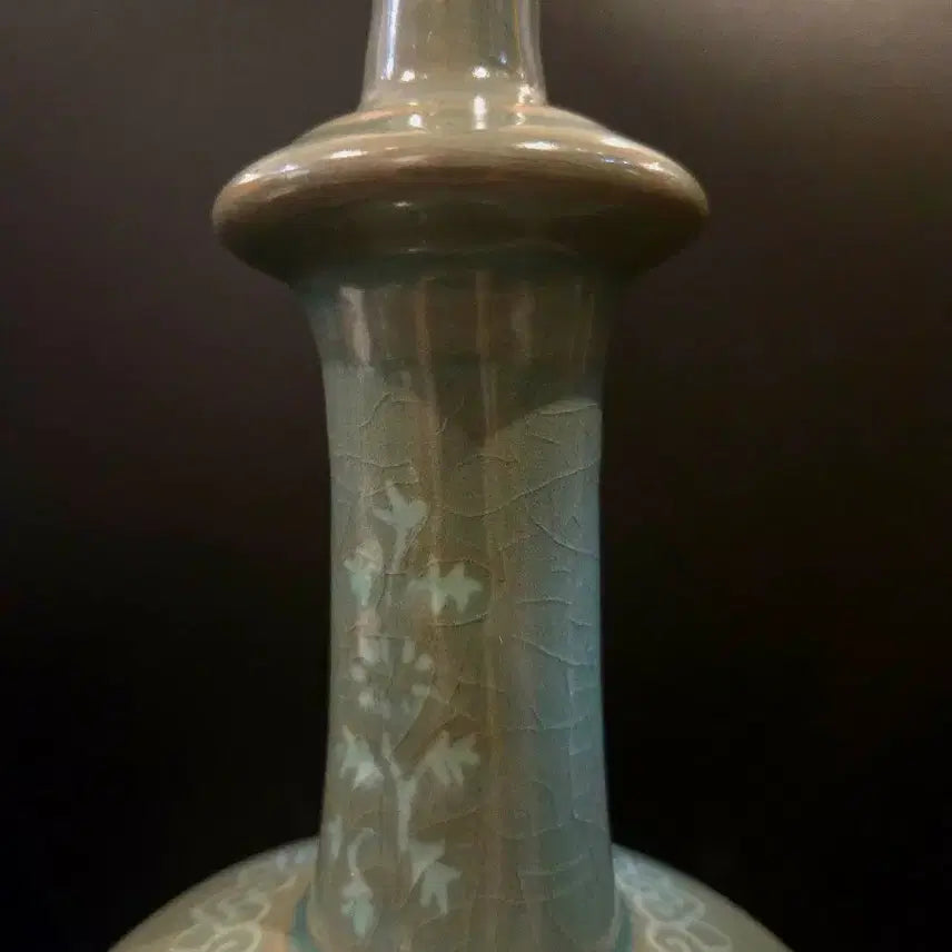 [BUNJANG] Goryeo Celadon Inlaid Willow and Waterfowl Motif Vase / 청자 상감 포류수금문 정병
