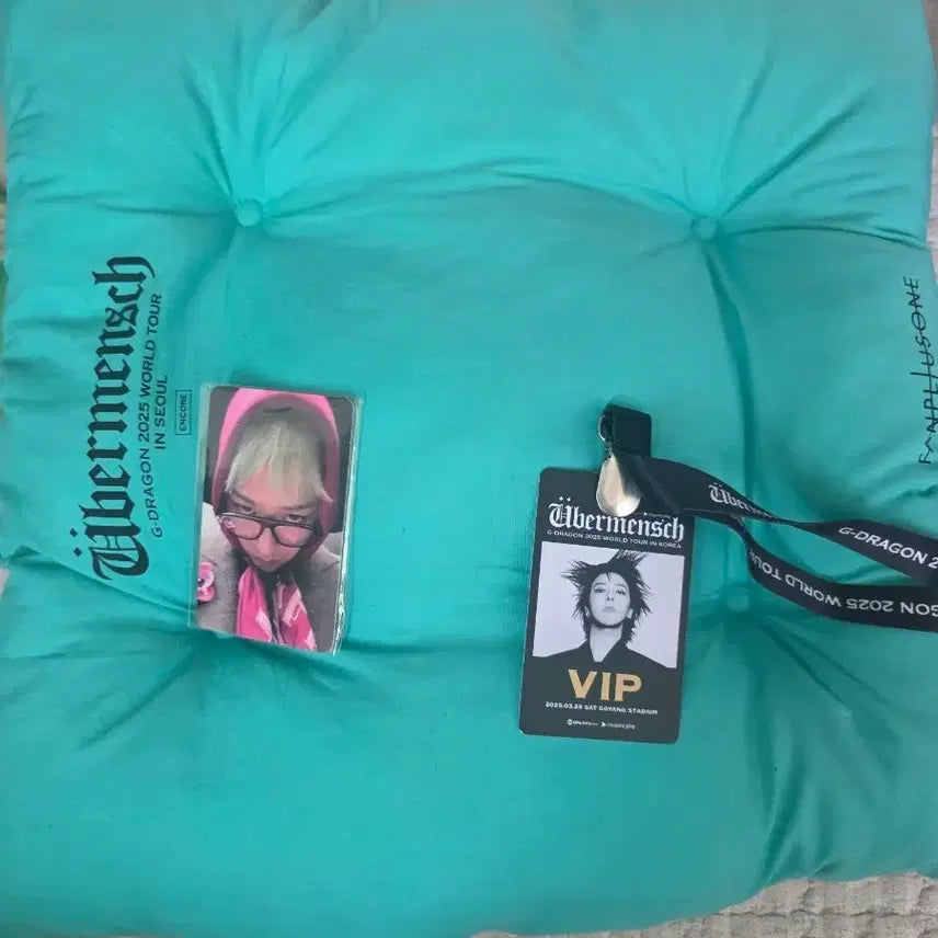 [BUNJANG] G-Dragon 2025 Seoul Concert VIP Cushion Photocard Set / 지드래곤 2025 서울콘서트 VIP 방석 포카 팔아요
