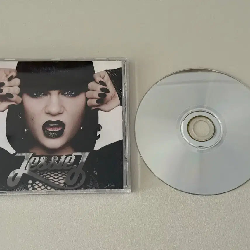 [BUNJANG] Jessie J Sweet Talker [Deluxe Edition] / Who You Are CD Album / 제시제이 Jessie J 팝송 음악 CD 앨범 팝니다