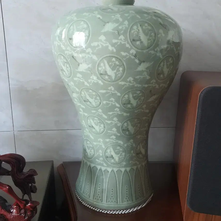 [BUNJANG] Inlaid Crane and Cloud Motif Maebyeong Vase / 청자 상감운학문 매병