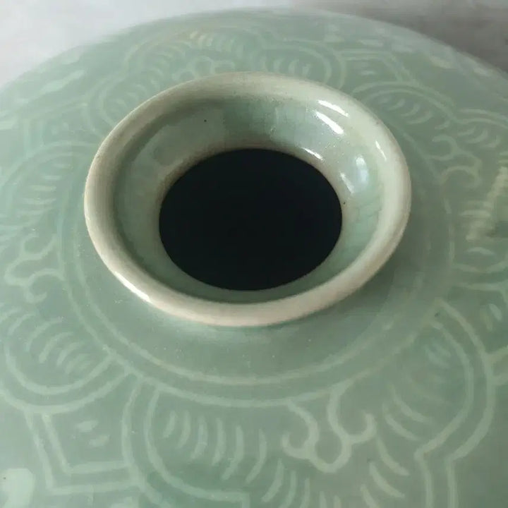 [BUNJANG] Inlaid Crane and Cloud Motif Maebyeong Vase / 청자 상감운학문 매병