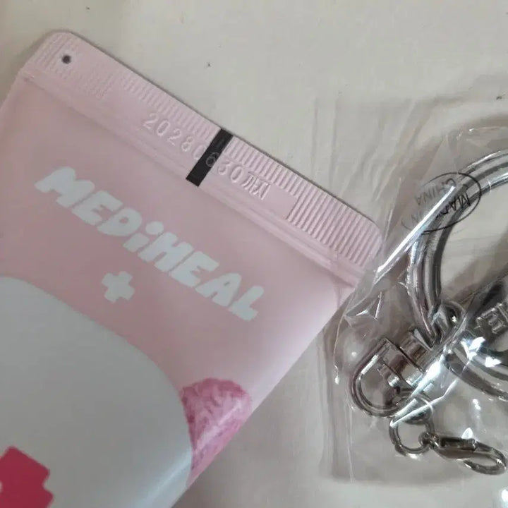 [BUNJANG] Play M.M.E. Hand Cream with Charm / 메디힐 플레이브 미므 키링 핸드크림