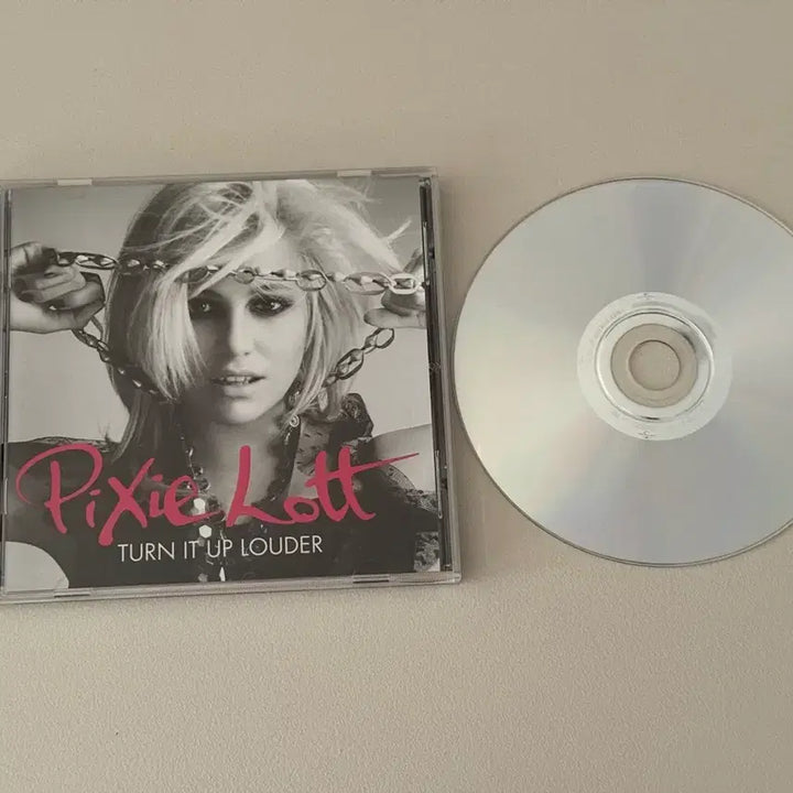 [BUNJANG] Pixie Lott Turn It Up Louder CD Album / 픽시 로트 Pixie Lott 팝송 음악 CD 앨범 팝니다