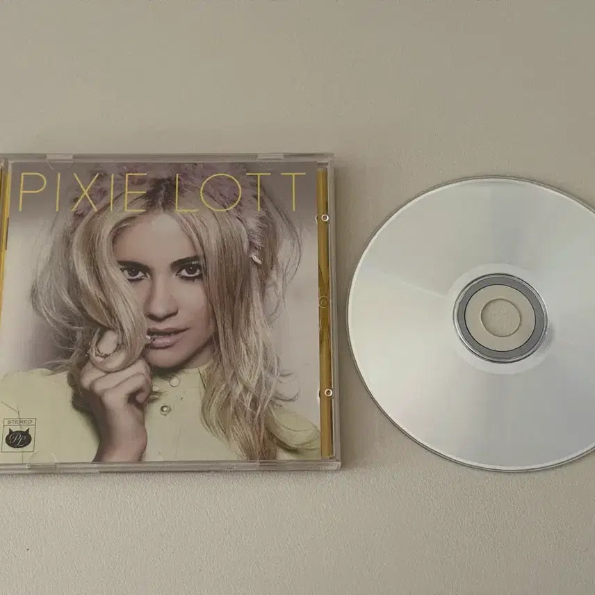 [BUNJANG] Pixie Lott Turn It Up Louder CD Album / 픽시 로트 Pixie Lott 팝송 음악 CD 앨범 팝니다
