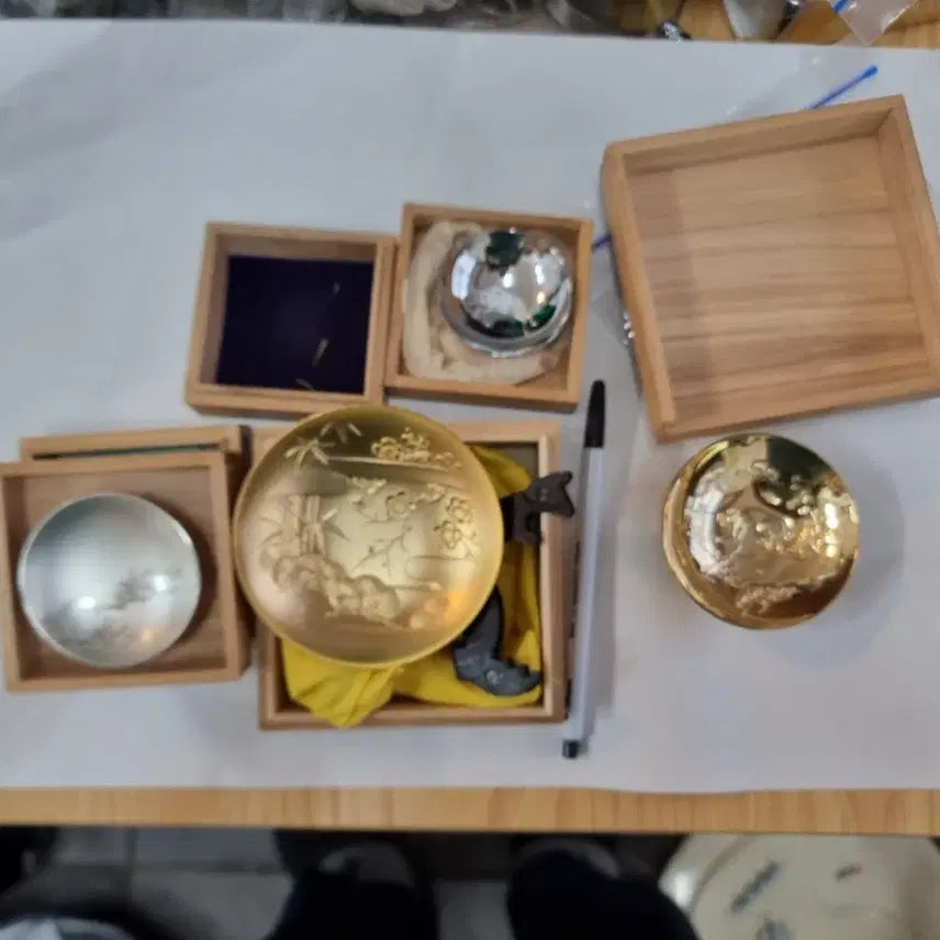 [BUNJANG] 24K Gold Plated Unused Shot Glasses (Set of 4) with Plum Blossom and Monkey Designs / 금도금 24KGP등 미사용 잔배 4개 일괄 매화.원숭이등 그림이 있음