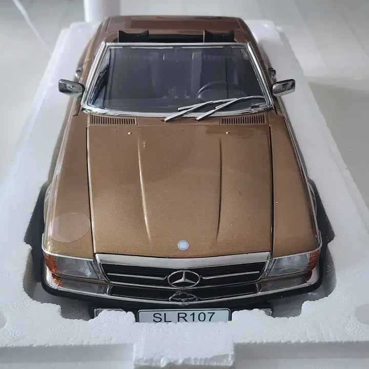 [BUNJANG] 1:12 Mercedes-Benz SL R107 Convertible Diecast Model - Gold / 1:12 KK 벤츠 SL R107 컨버터블 골드 유럽형 다이캐스트