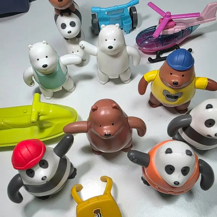 [BUNJANG] We Bare Bears + Mr. Cloud Service Figure Toy Set / 위 베어 베어스 + 구름아저씨, 서비스 피규어 장난감 세트