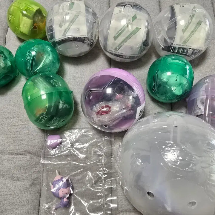 [BUNJANG] Pokemon Center Glow Figure Charm Munna / 포켓몬센터 가챠 발광피규어챰 무우마