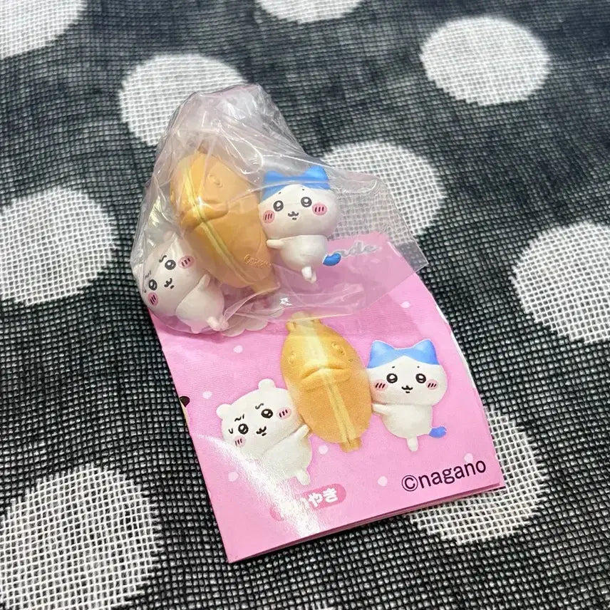 [BUNJANG] Chiikawa Tabemono Gacha Taiyaki Keychain (Hachiware) / [미개봉] 치이카와 타베모노 가챠 붕어빵 하치와레 타이야끼 키링 먼작귀