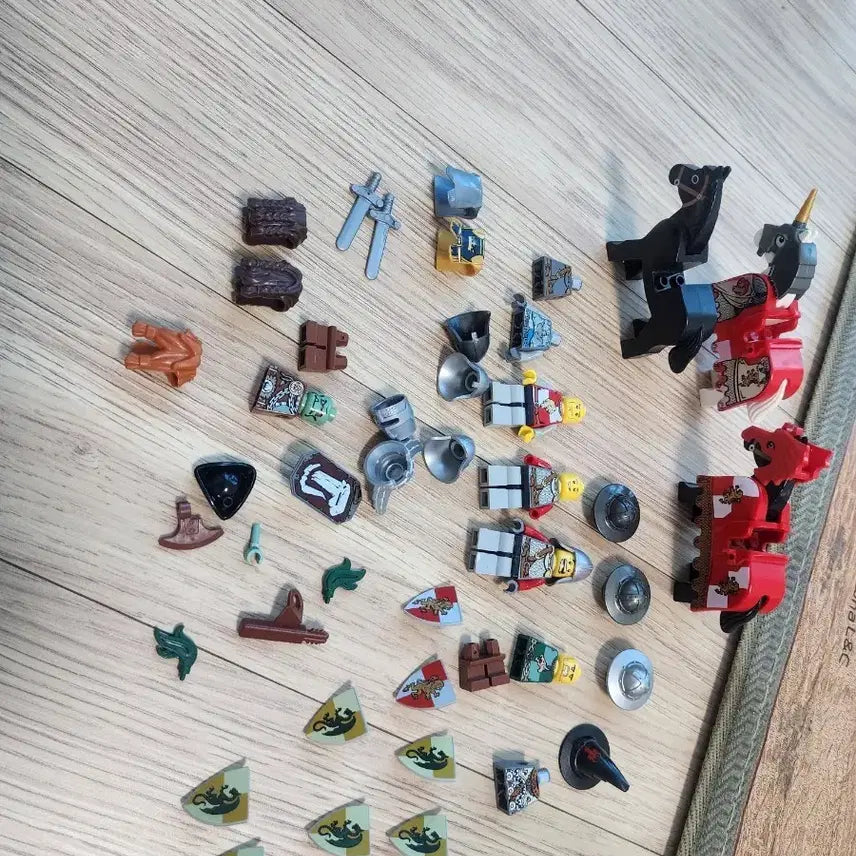 [BUNJANG] LEGO Knights Figures and Parts Set / 레고 기사 피규어 및 부품 세트