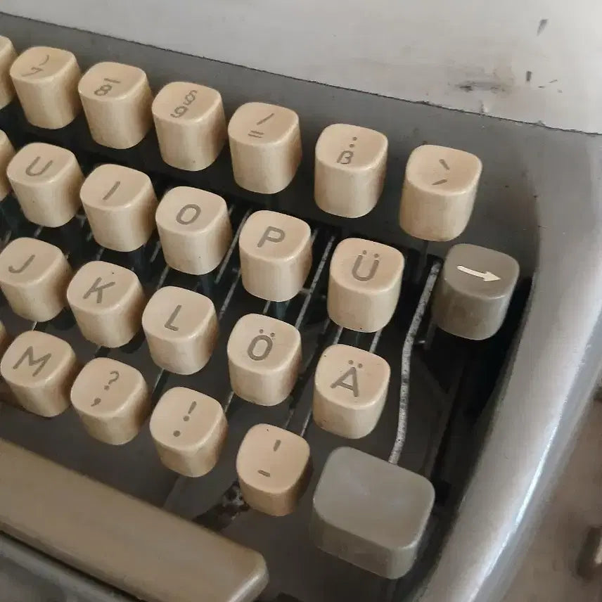 [BUNJANG] Adler Junior 2 Mechanical Typewriter / 독일 기계공학정수 아들러 기계식 타자기 ADLER JUNIOR 2