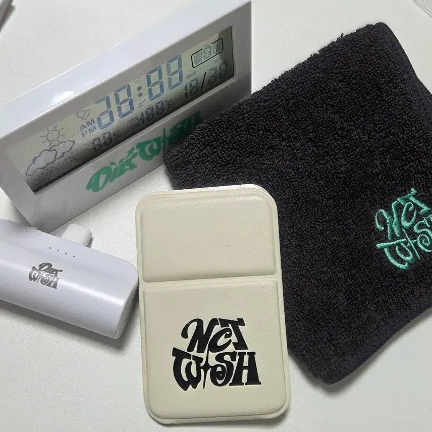 [BUNJANG] NCT WISH Concert VIP Entrance Gift Bundle (Towel, Power Bank, Hand Mirror, Clock) / 엔시티위시 콘서트 사첵 vip 입장선물 수건 보조배터리 손거울 시계 일괄