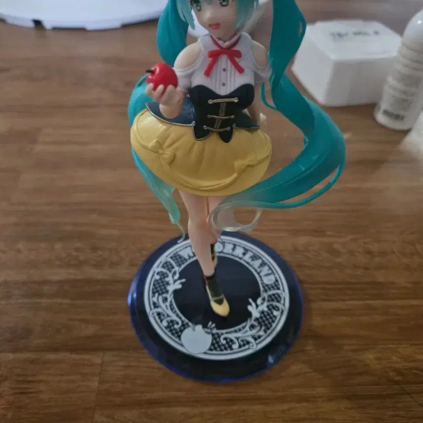 [BUNJANG] Miku Snow White Figure / 미쿠 백설공주 피규어(발판 하자)