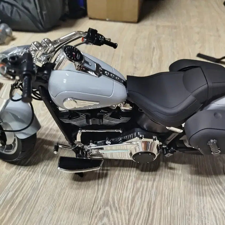 [BUNJANG] Harley-Davidson Fat Boy RC Model with Remote Control / 할리데이비슨 모형  팻보이 무선리모컨작동 약간의 하자로 싸게 팝니다