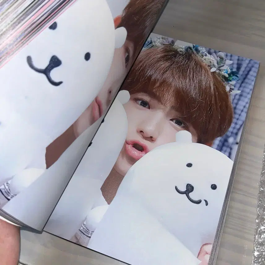 [BUNJANG] The Boyz Hyunjae XD Photobook, USB, Poster, Tray Set / 더보이즈 현재홈마 XD엑스디 포토북, usb, 지류포스터, 트레이, 세