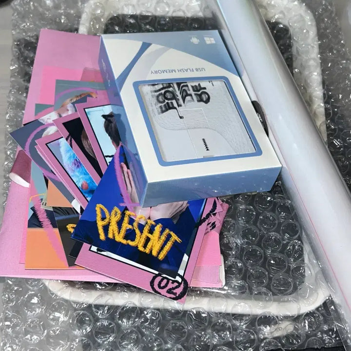 [BUNJANG] The Boyz Hyunjae XD Photobook, USB, Poster, Tray Set / 더보이즈 현재홈마 XD엑스디 포토북, usb, 지류포스터, 트레이, 세