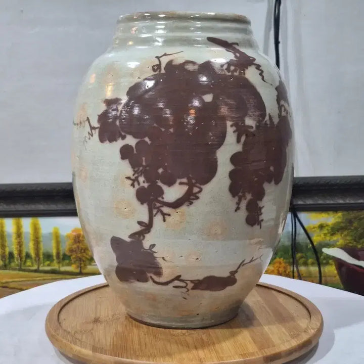 [BUNJANG] Toam Seotawon (1946-2005) Celadon White Porcelain Sweet Potato Jar with Grape Motif / 고구마항아리