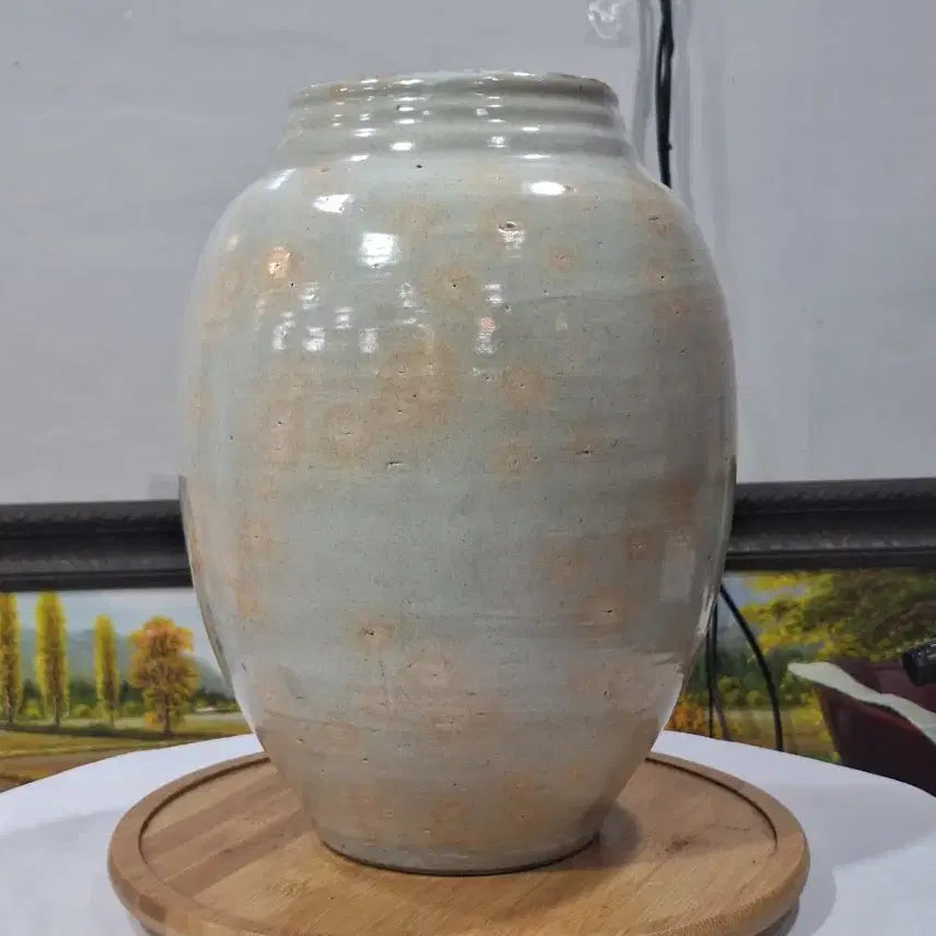 [BUNJANG] Toam Seotawon (1946-2005) Celadon White Porcelain Sweet Potato Jar with Grape Motif / 고구마항아리