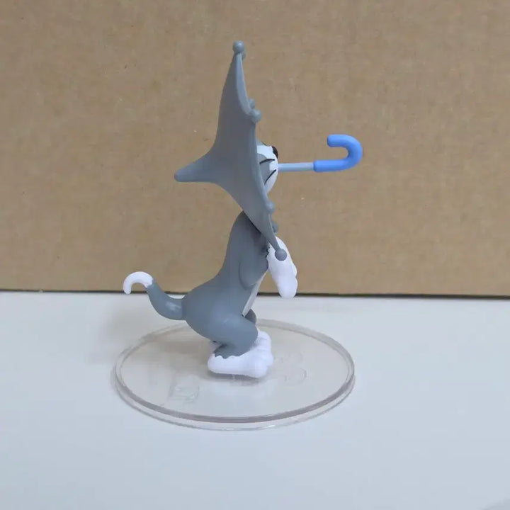 [BUNJANG] Tom &amp; Jerry Funny Art Collection Tom Eating Umbrella Figure / 톰과 제리 퍼니 아트 컬렉션 우산을 먹은 톰 피규어